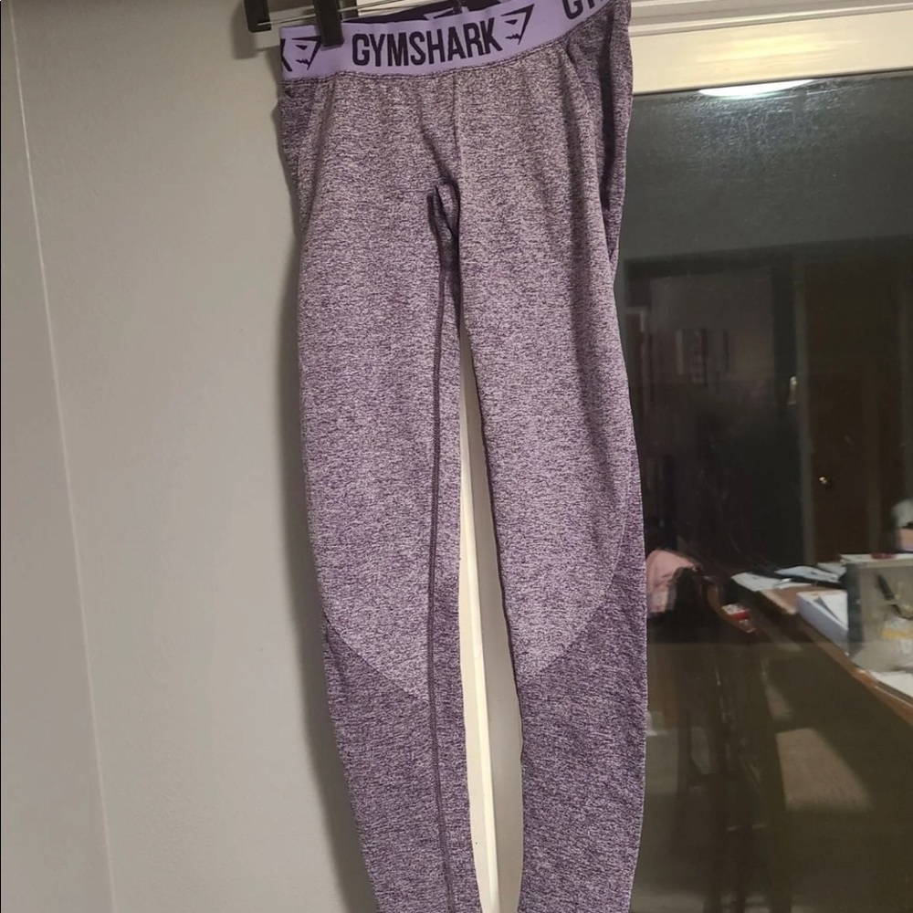 Gym shark leggings